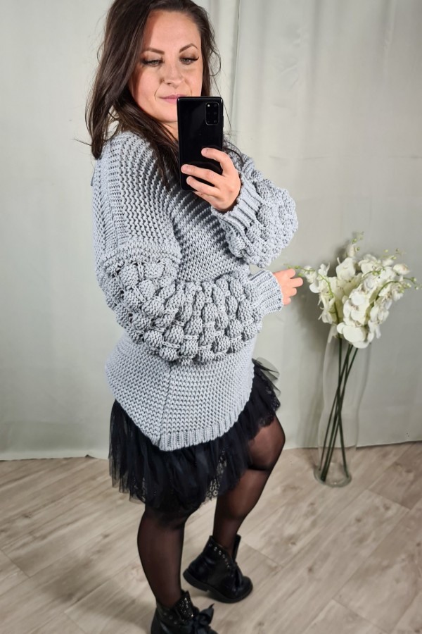 sweter oversize pompon szary Emma 6